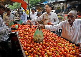 Govt plans subsidized tomato sales as prices hit ₹92/kg