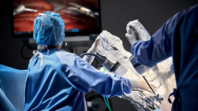 Chinese Surgeons Perform Remote Surgery 5,000 km Away via Satellite