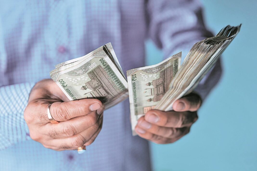 Rupee Rebounds to Below ₹90/$ on Friday