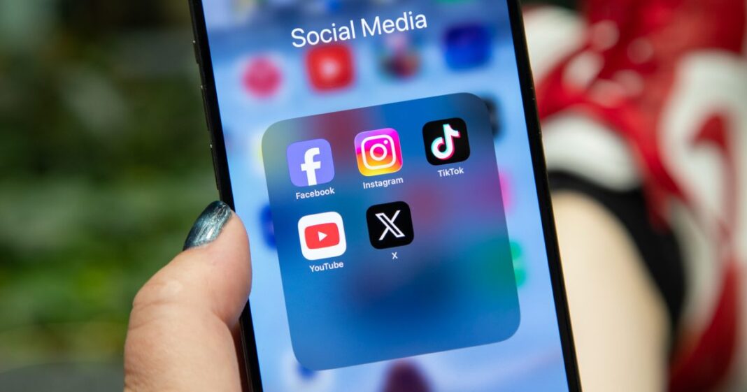 Andhra Pradesh plans to ban Social Media ban for childrens under 16