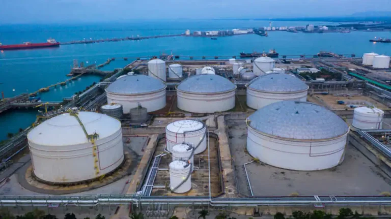 Switching to LNG could save India $1B in oil imports