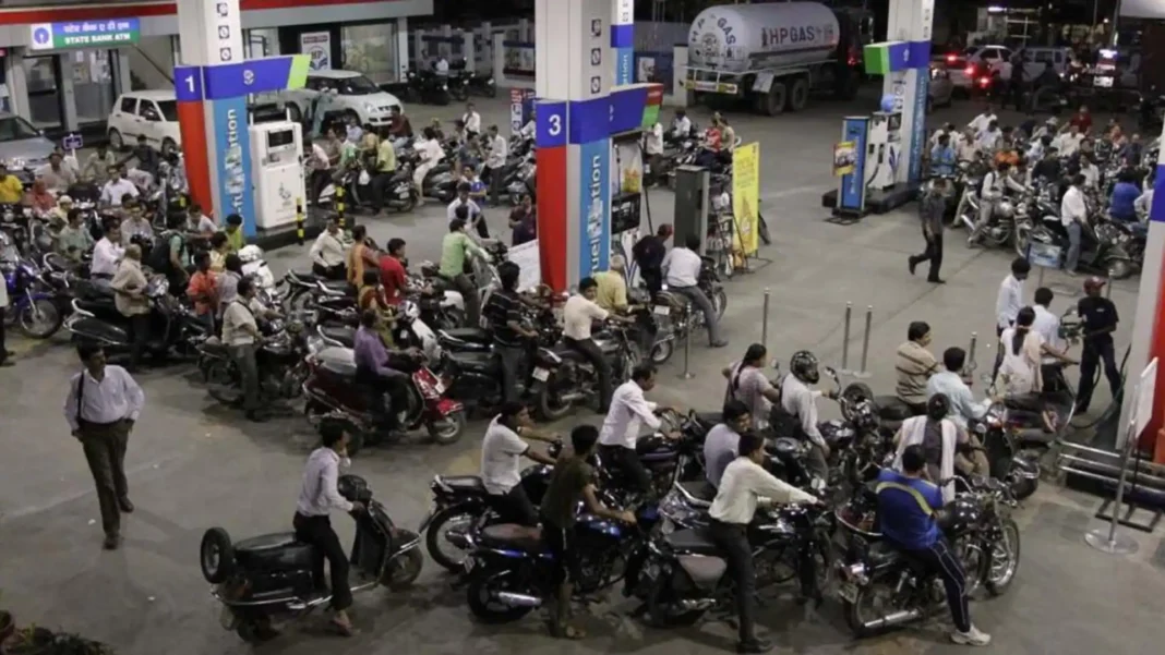 Govt cut excise duty on Petrol, Diesel by โน10