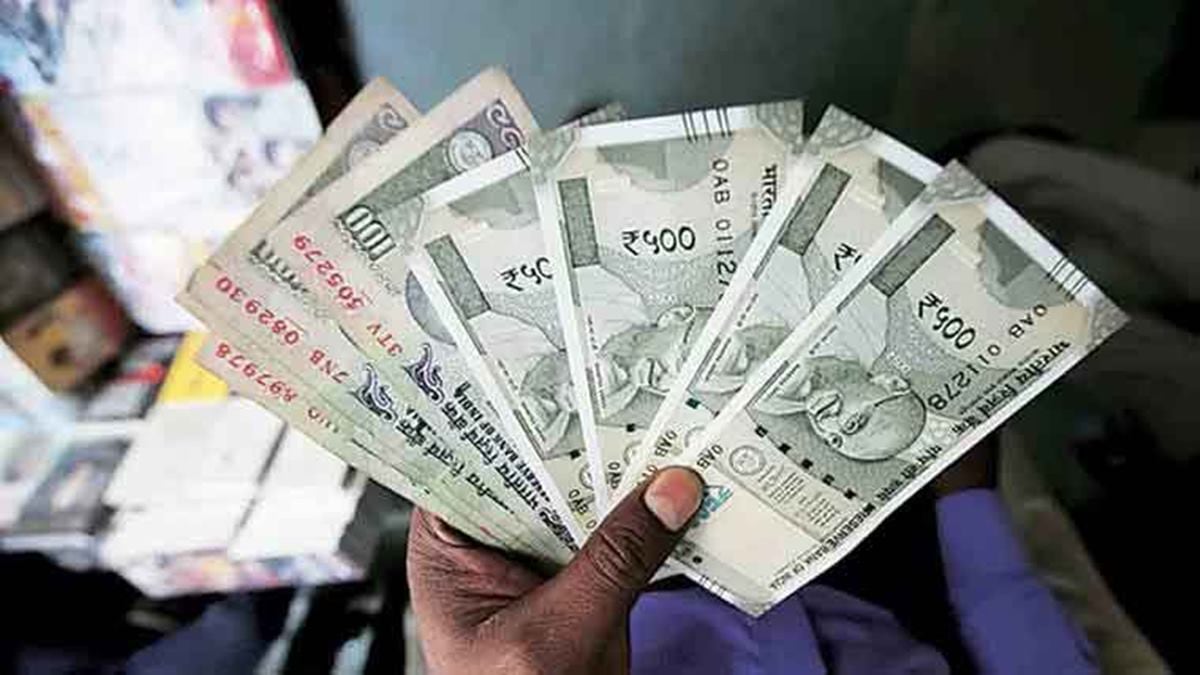 Govt, RBI plans to introduce plastic notes