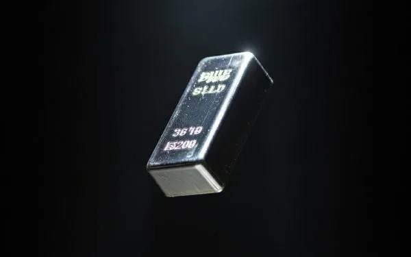 Silver ETFs Plunge as Global Prices Slide Toward 2026 Lows on Fed Rate Hike Fears