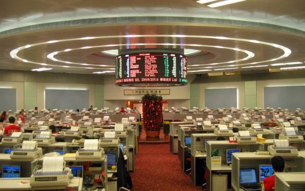 Hong Kong gold exchange link aims to boost yuan trade