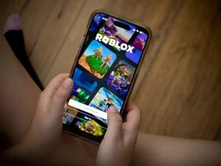 Roblox release new feature “Build”, allowing users to Design Games With AI on Mobile