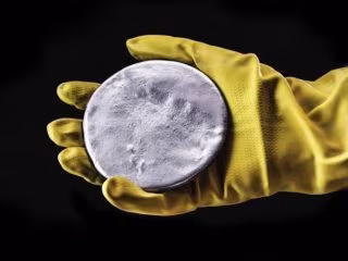 Australia agrees to sell uranium to India